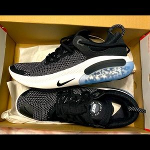Men’s Nike Joyride Run- Oreo Style